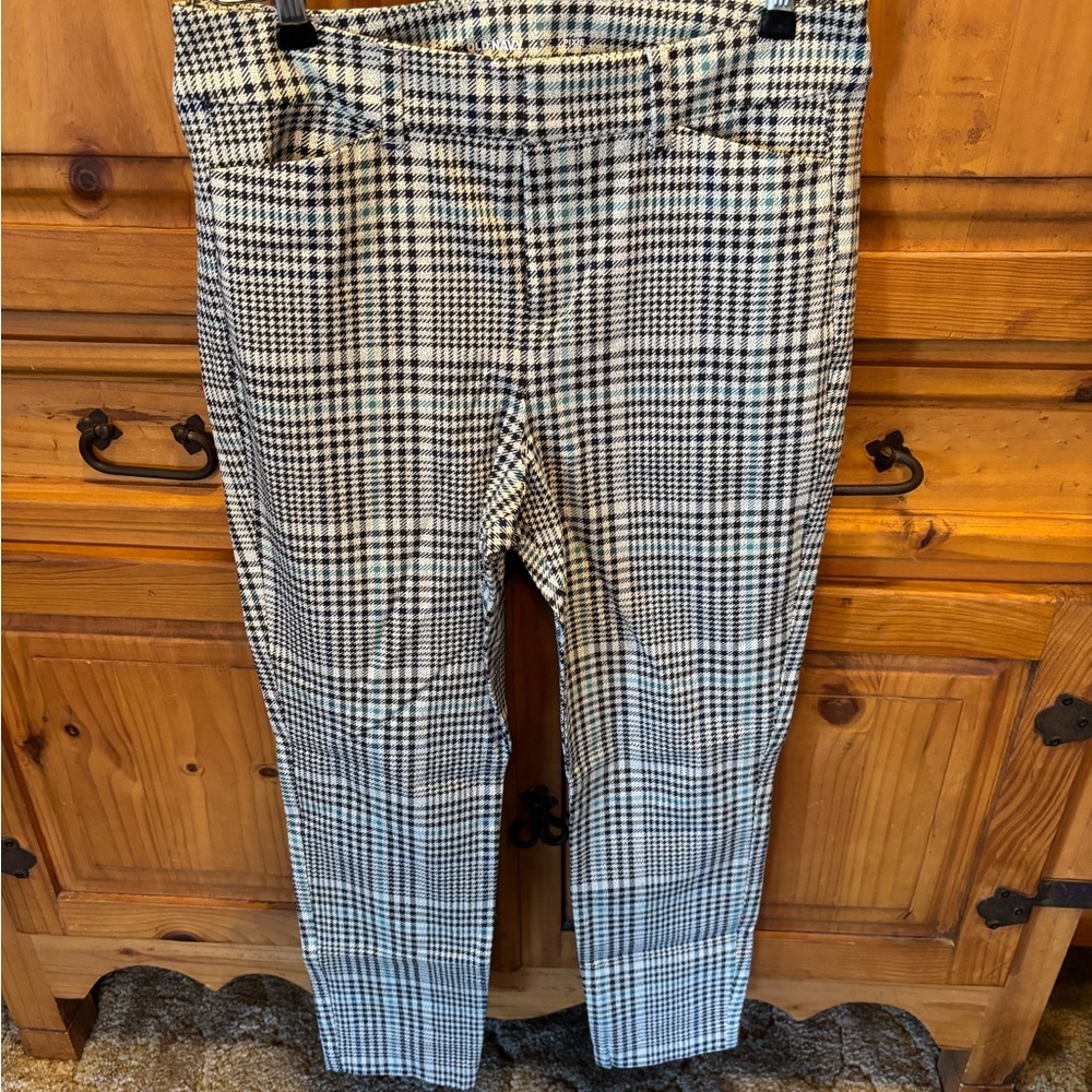 Stylish Checkered Old Navy Ladie’s Pixie Pants